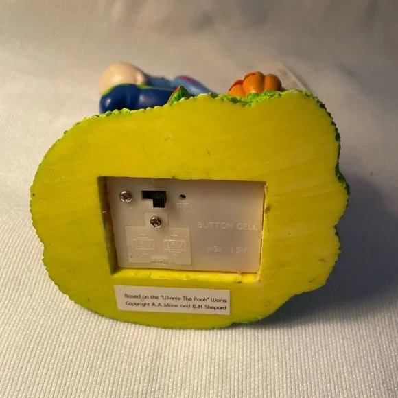 Vintage Winnie the Pooh Halloween Themed Figurine needs batteries - Picture 6 of 8